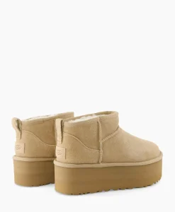 Laarzen^Ugg Enkellaars W Classic Ultra Mini Platform Beige