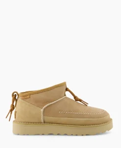 Laarzen^Ugg Enkellaars W Ultra Mini Crafted Regenerate Beige